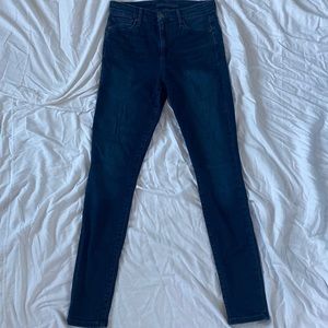 Joes Jeans- high rise, skinny, dark wash and very comfortable. Size 25.